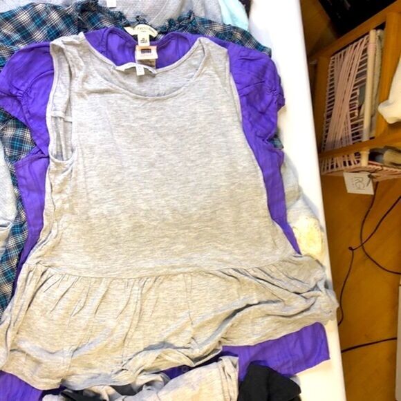 💜 8-Pack Women’s Tops XS–M | Mixed Brands | Great for Resale or Everyday Wear - Picture 12 of 16